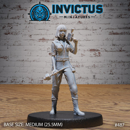 Reporter Girl (3 Variants Available) - Invictus Miniatures