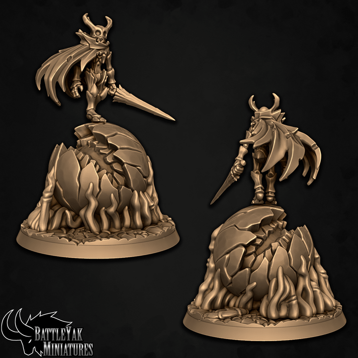 Pale Wanderer, Cloaked Insectoid Hero (3 Variants Available) - Battle Yak