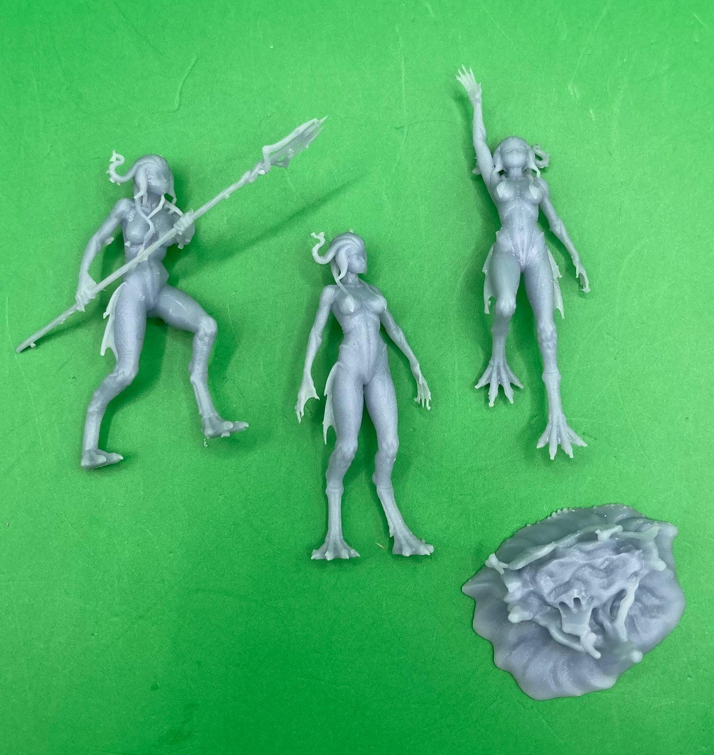 Deep One - Female (3 Variants) - Epic Miniatures