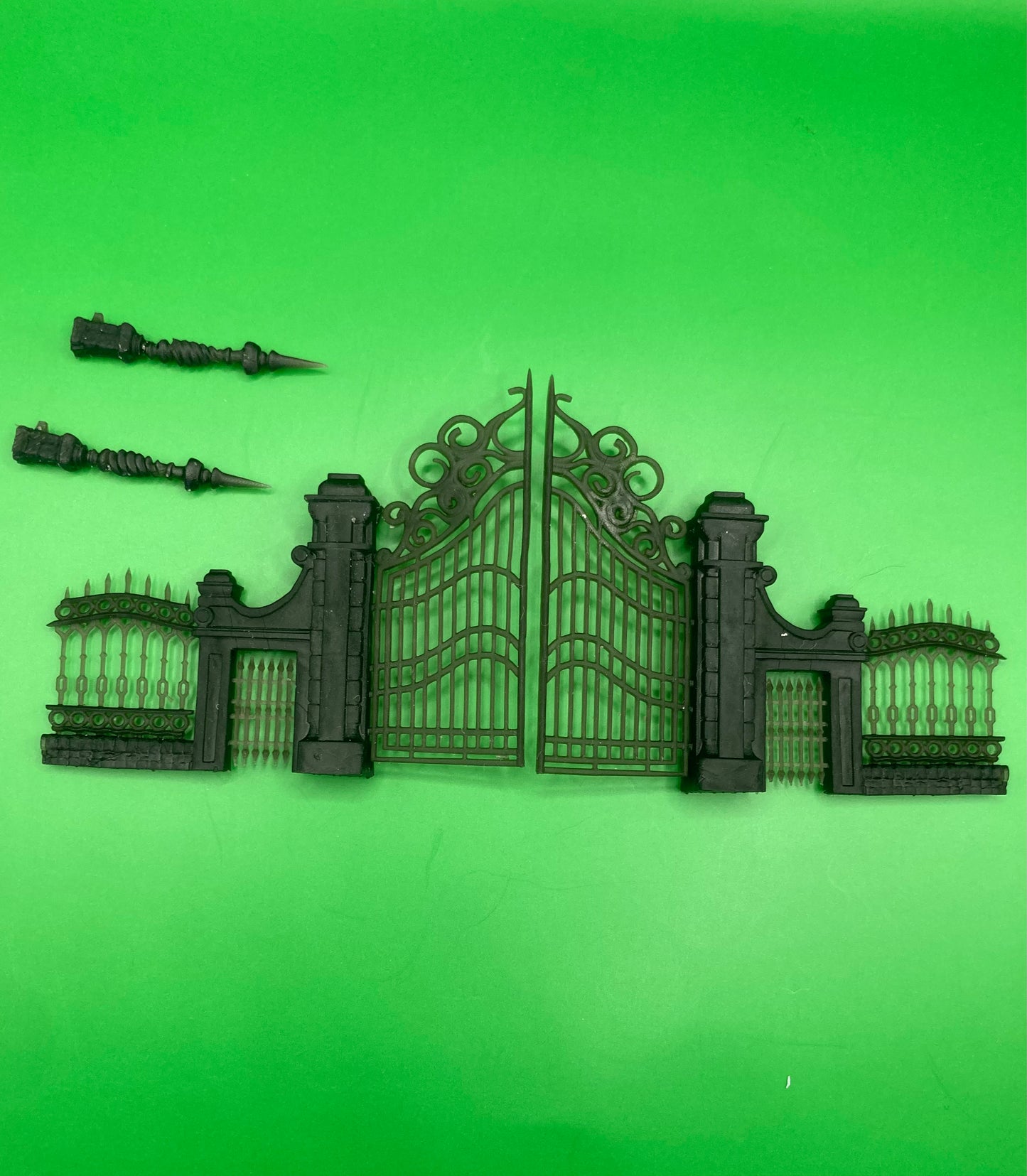 Graveyard Gate & Fence Terrain Kit - Epic Miniatures