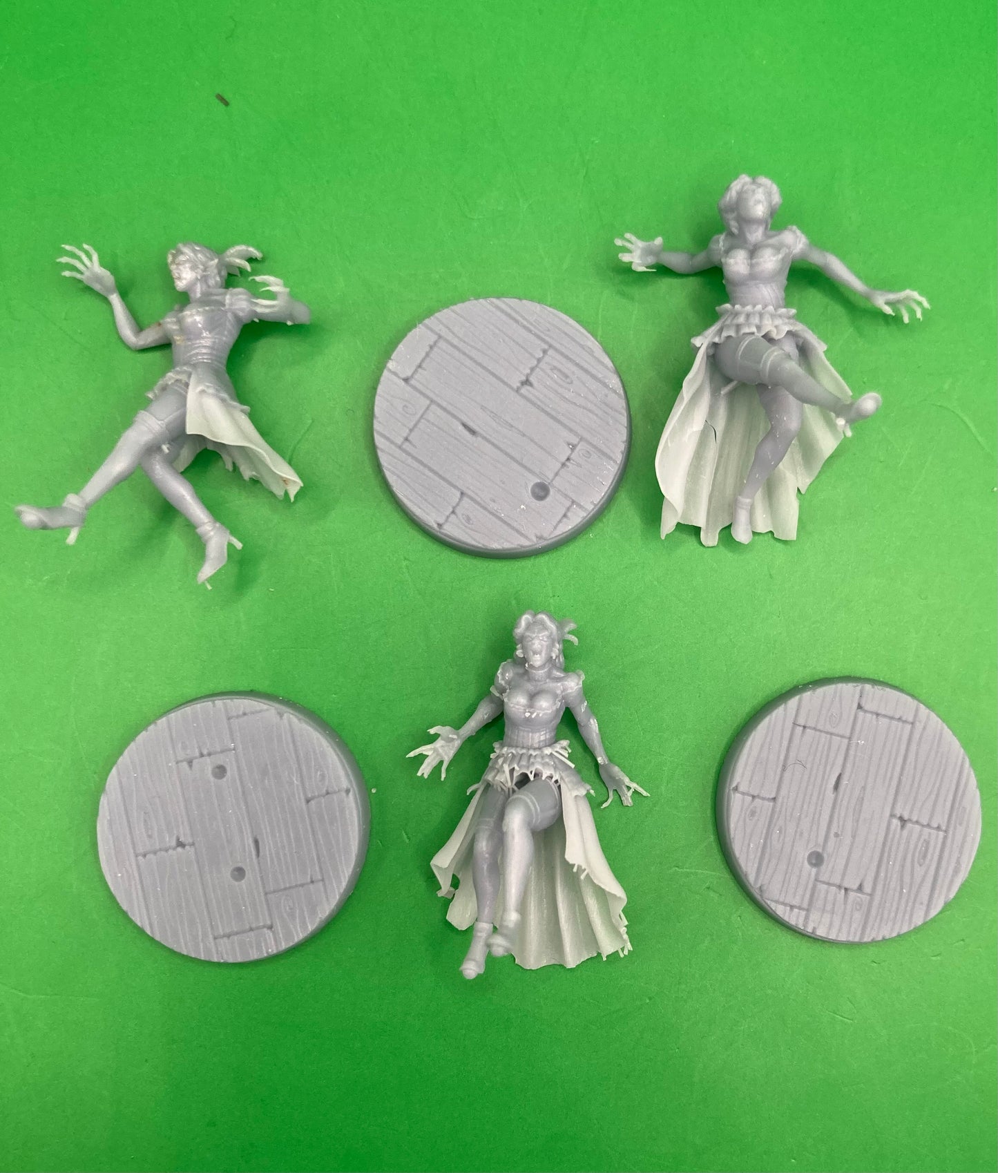 Vampire Saloon Girls (3 Variants Available) - Dragon Trapper's Lodge