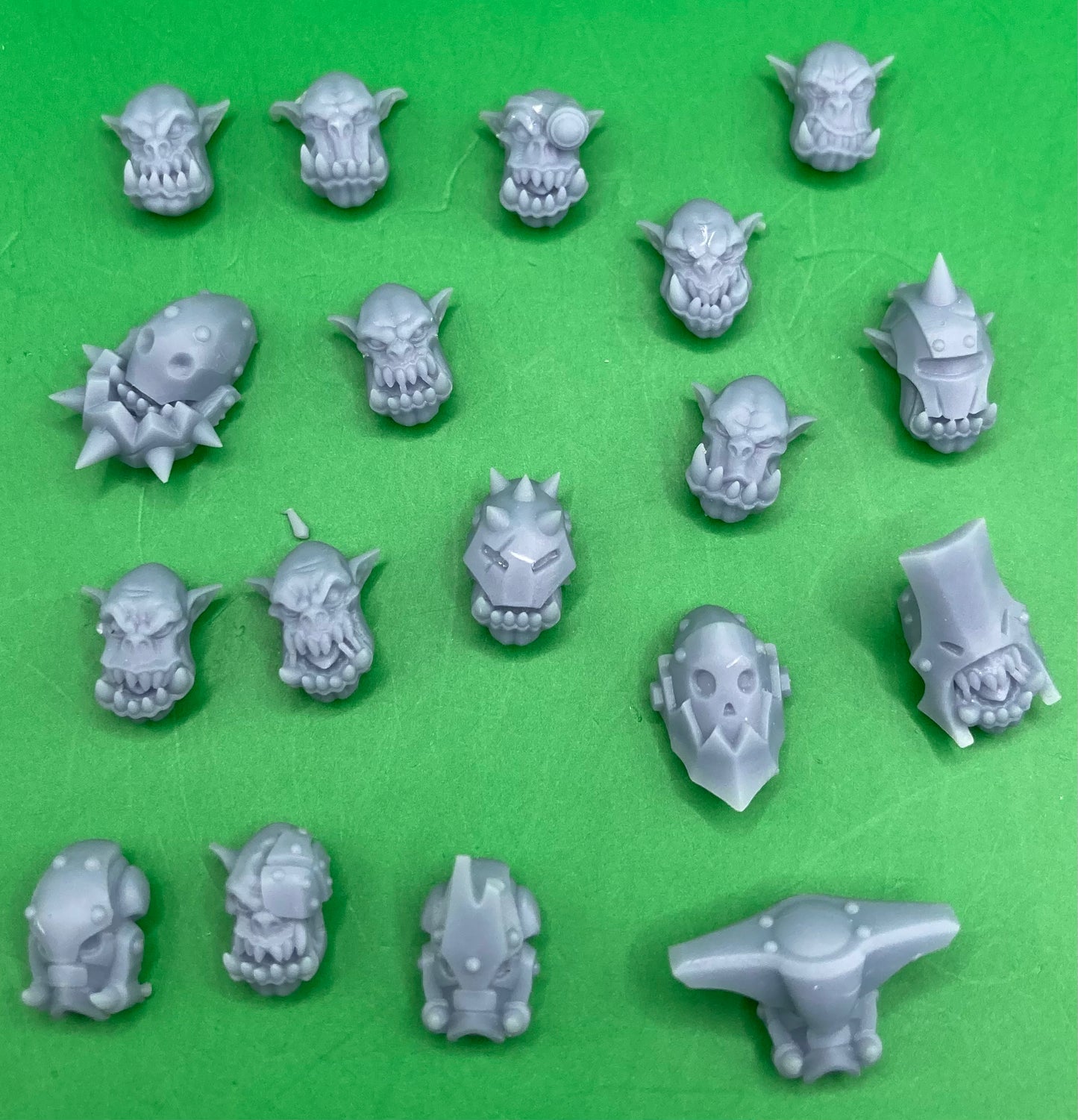 Beastorkk Heads, Customisation Pack - 32mm Scale (18 Variants Available) - Battle Yak