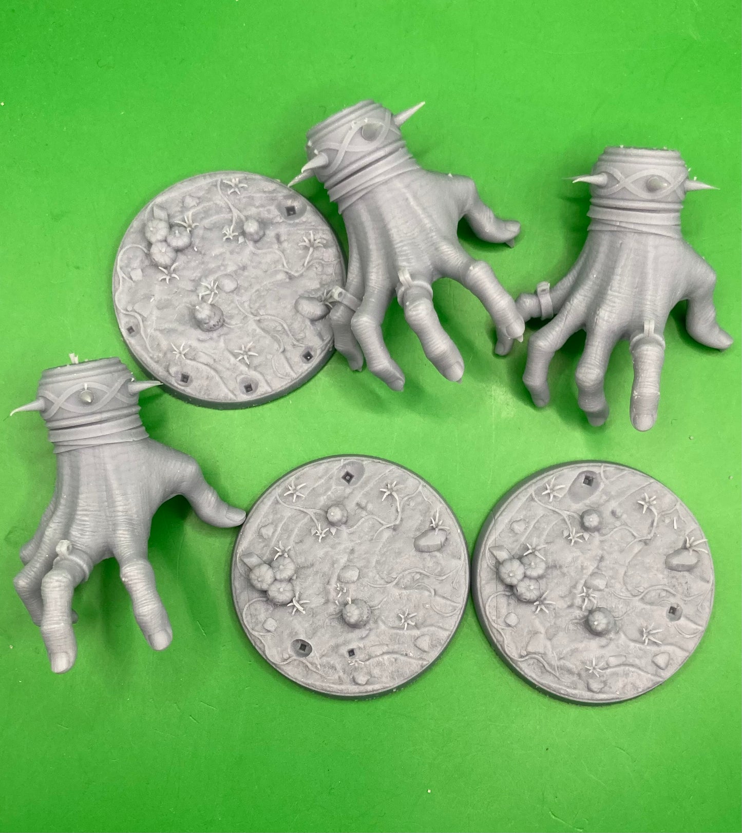 Giants' Crawling Hands (3 Variants Available) - Dragon Trapper's Lodge