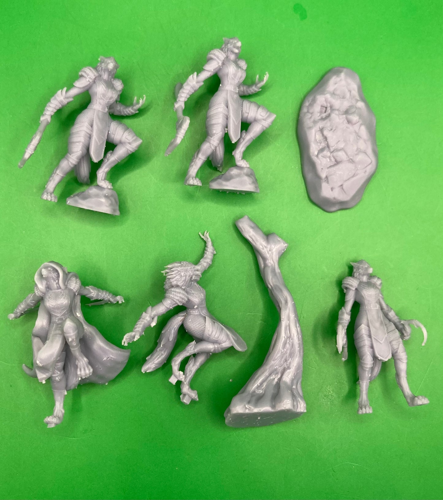 Werewolf Female Armoured (5 Variants Available) - Epic Miniatures