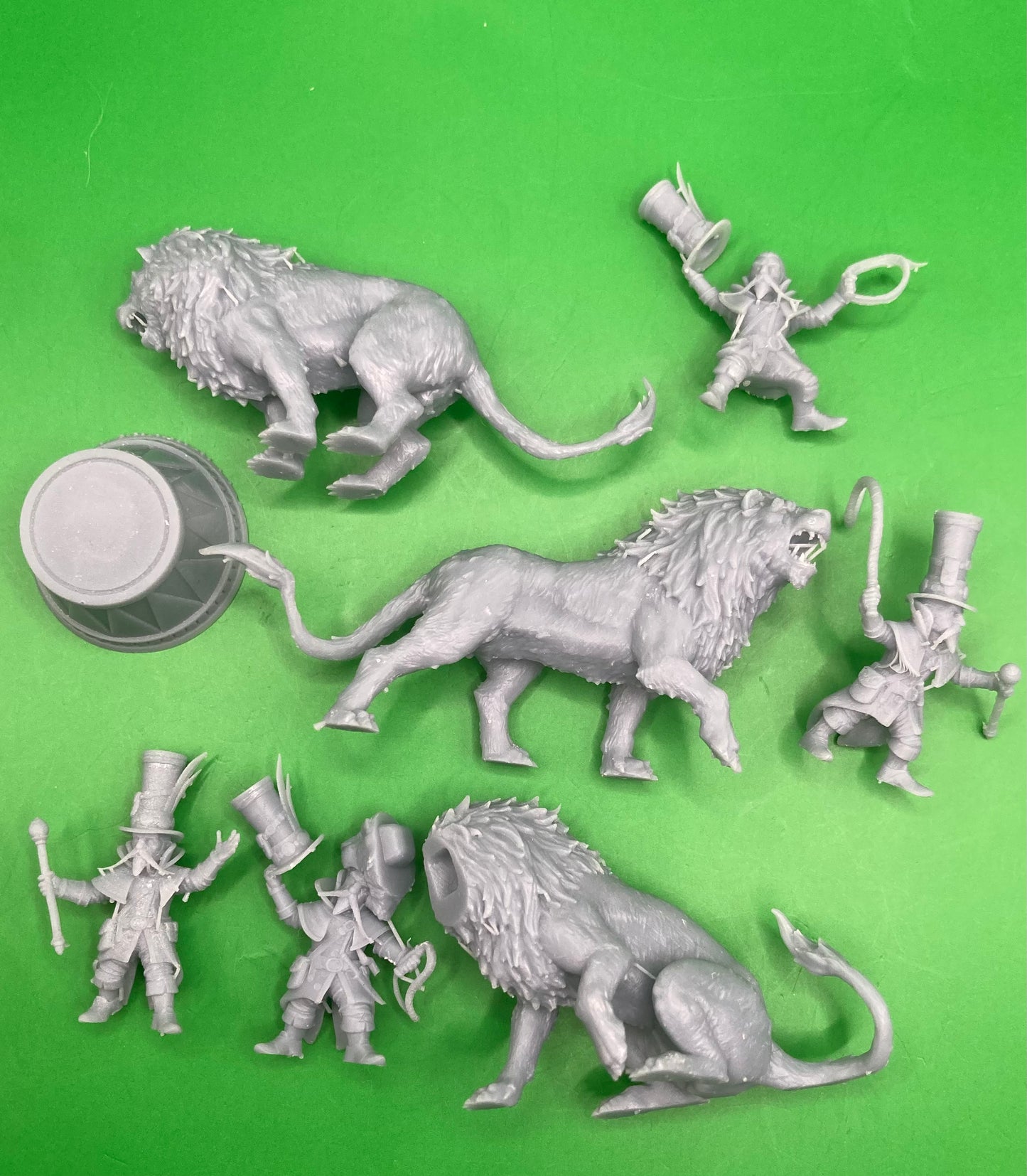 Halfling Lion Tamer (4 Variants Available) - Epic Miniatures