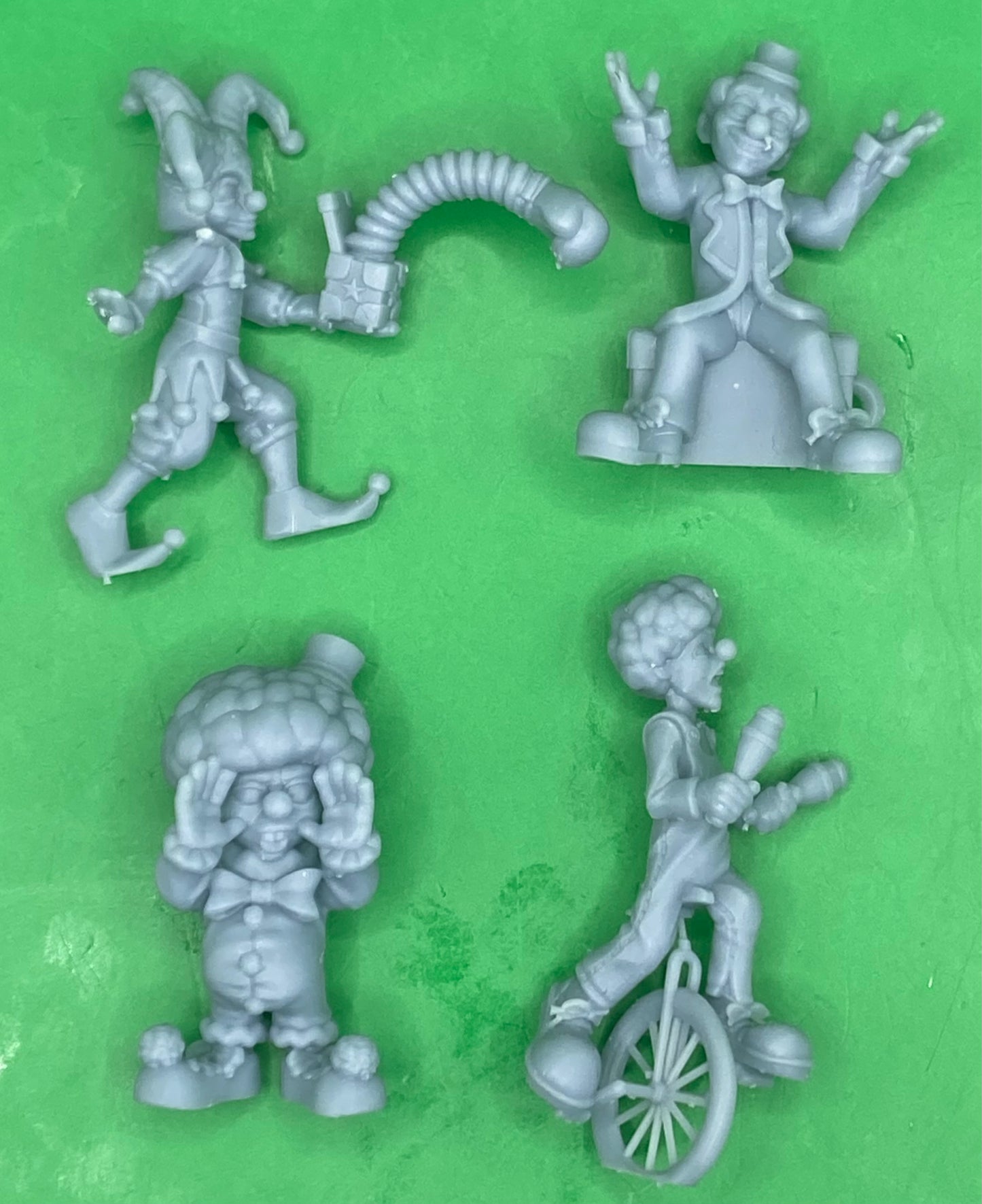 Grand Carnival Clown, Set 3 (4 Variants Available) - Epic Miniatures