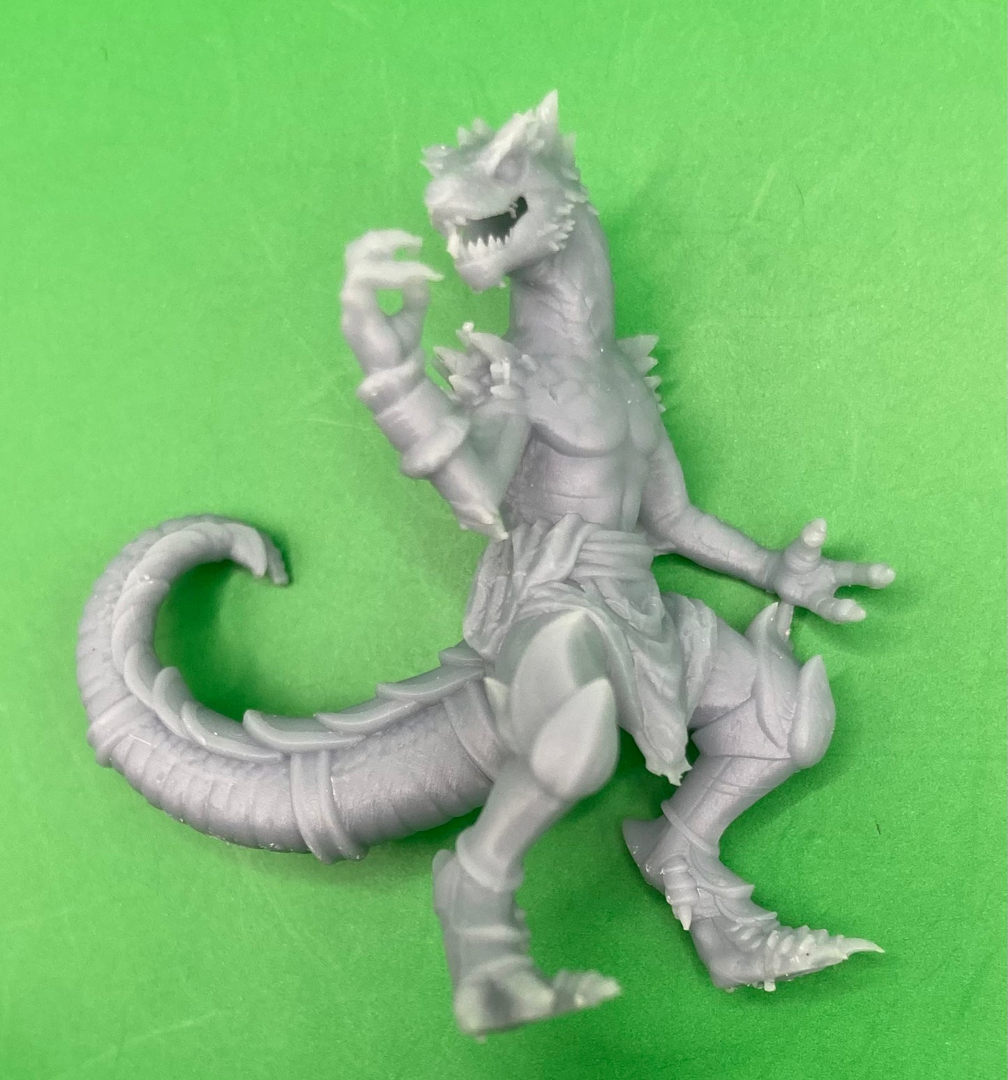 Tyranno Folk (3 Variants Available) - Epic Miniatures