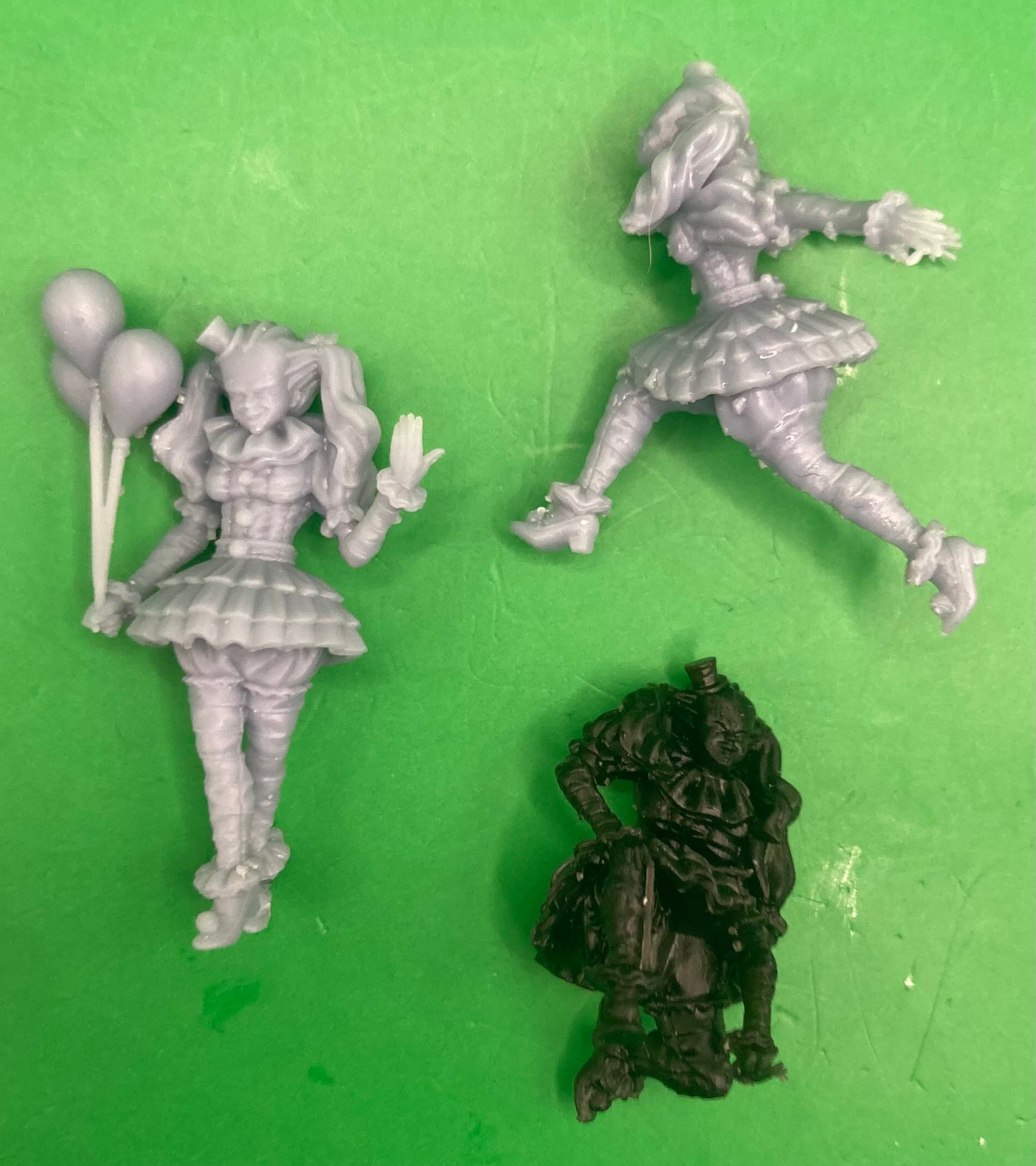 Scary Clown Girls (3 Variants Available) - Invictus Miniatures