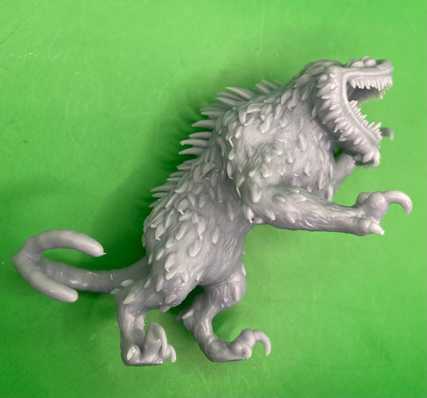 Spiky Alien Lizard (3 Variants Available) - Invictus Miniatures