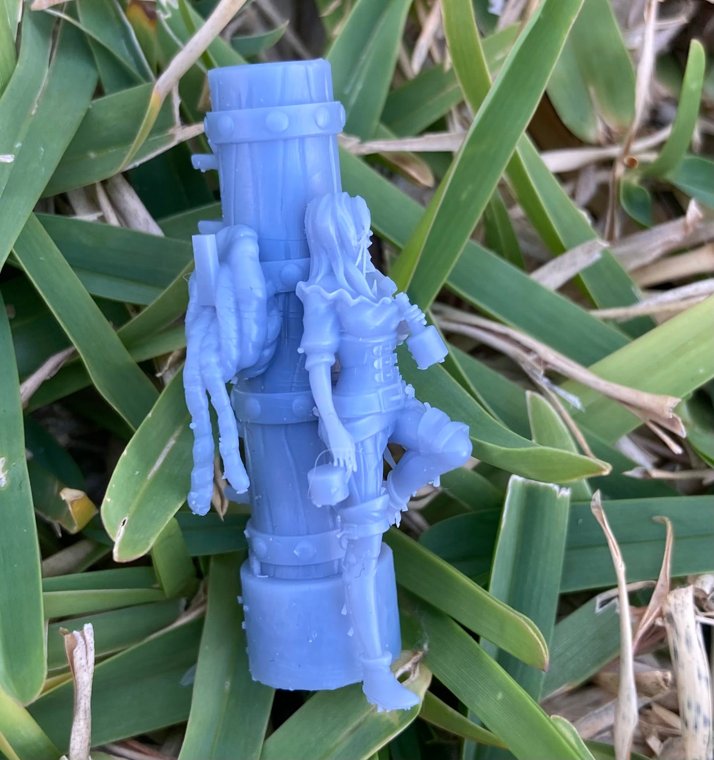 Female Pirate (3 Variants Available) - Epic Miniatures