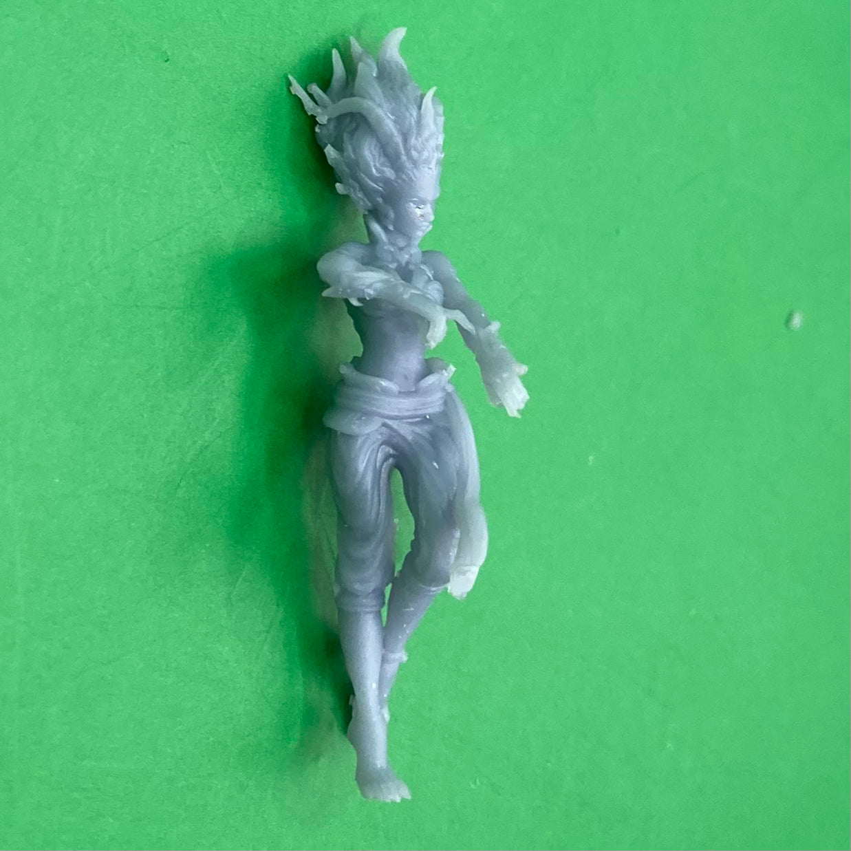 Young Efreeti Female (3 Variants Available) - Epic Miniatures