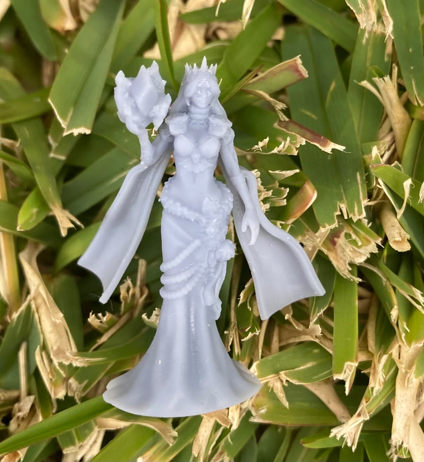 Ice Sorceress (3 Variants Available) - Epic Miniatures