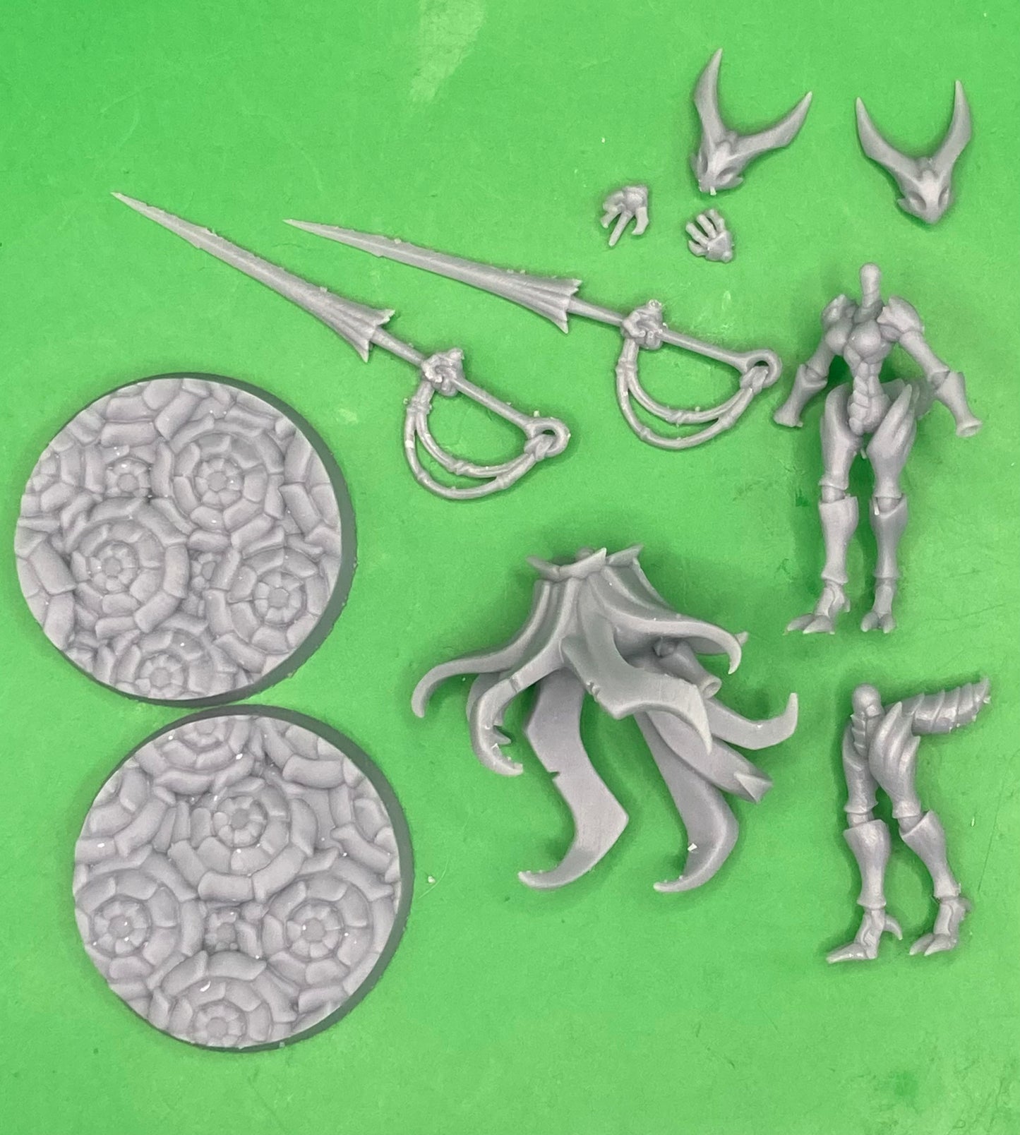 Pale Huntress, Cloaked Insectoid Beauty (2 Variants Available) - Battle Yak