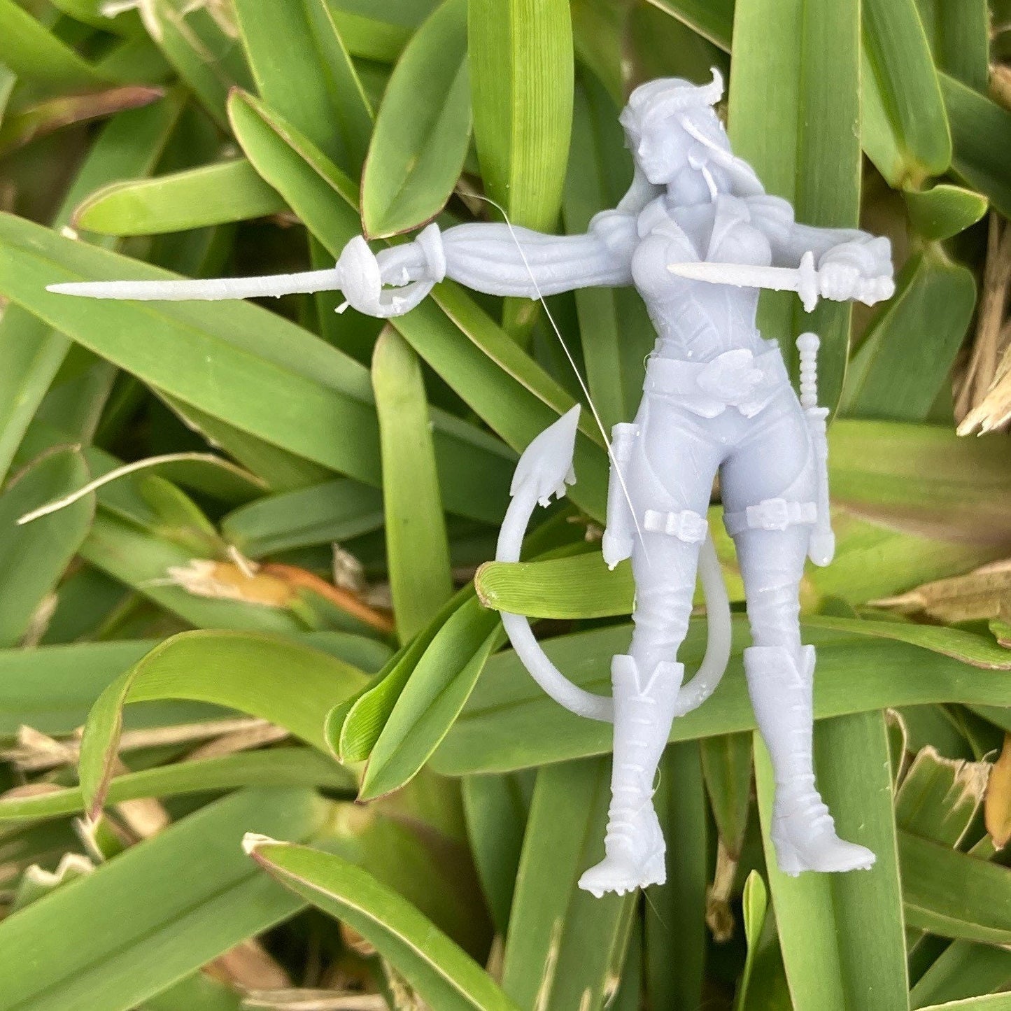 Devilkin Female (6 Variants Available) - Epic Miniatures