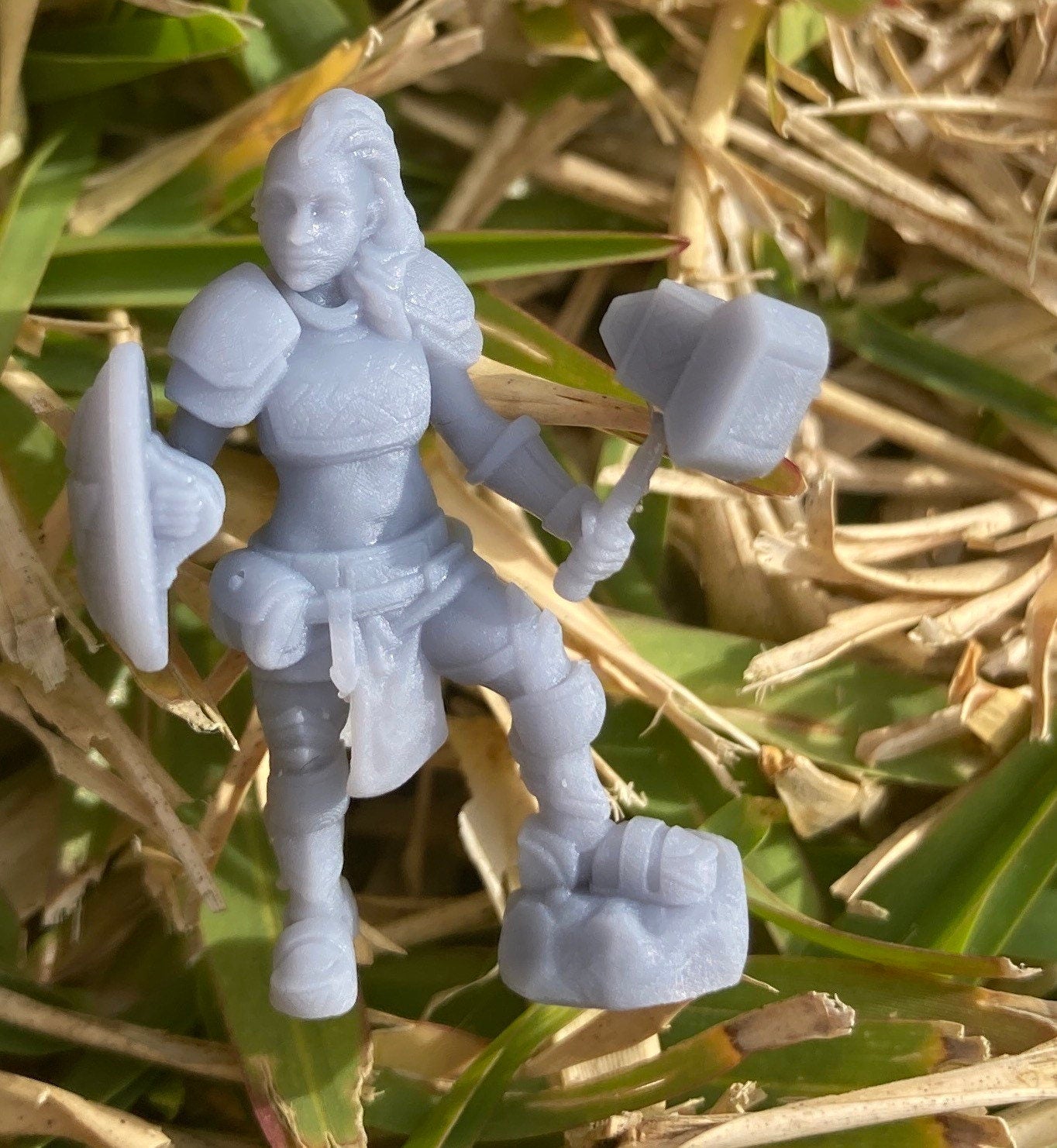 Dwarven War Maiden (4 Variants) - Epic Miniatures