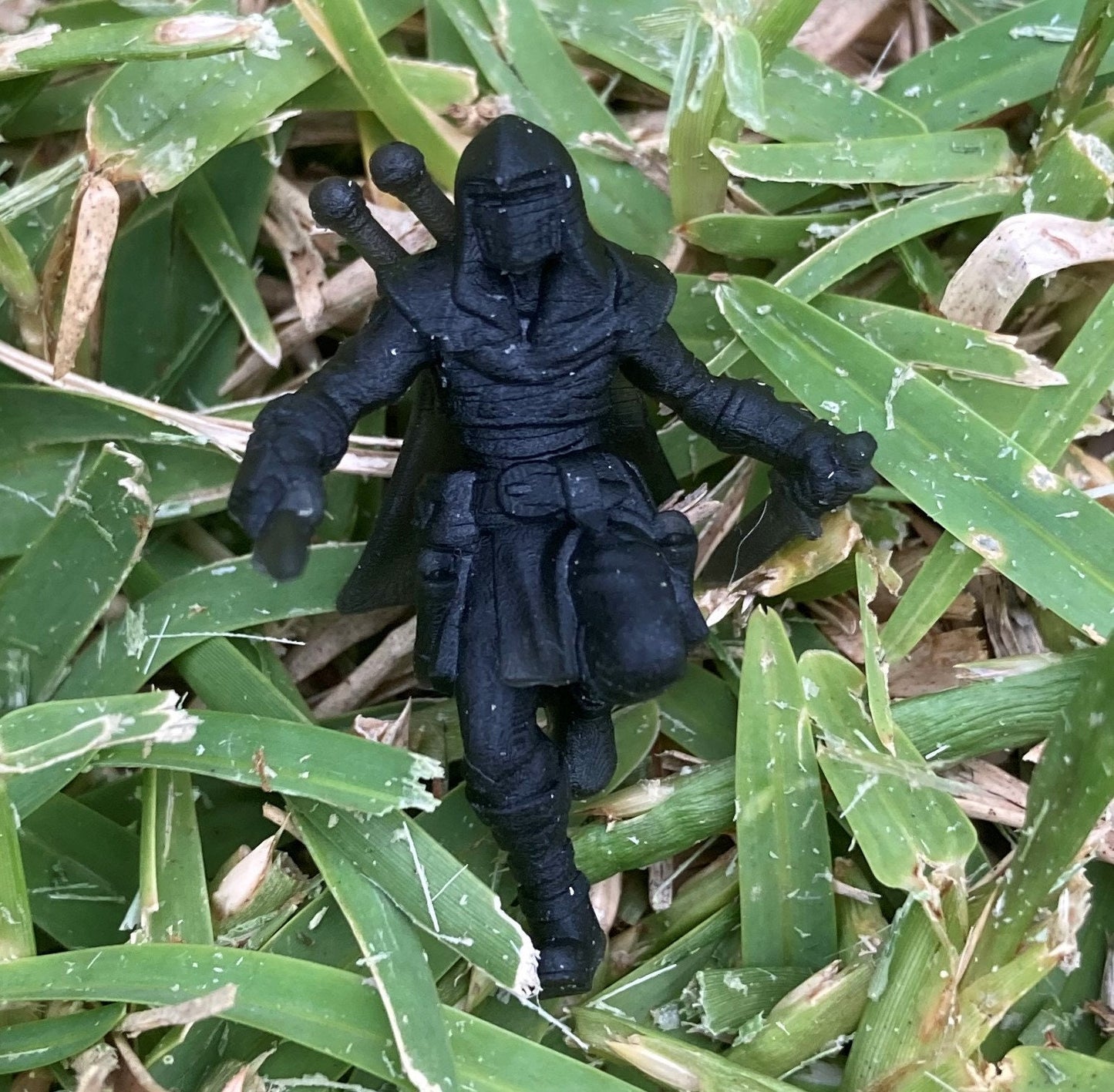 Male Human Rogue with Throwing Daggers - Velrock