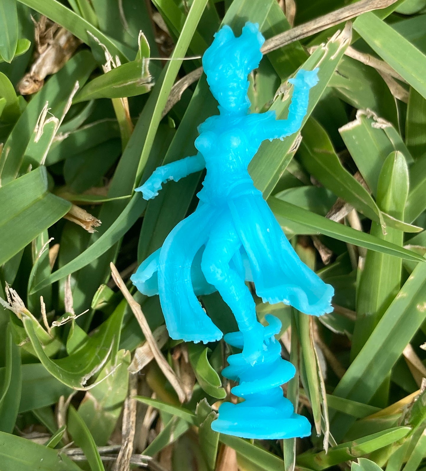 Wind Genasi Female (3 Variants Available) - Epic Miniatures