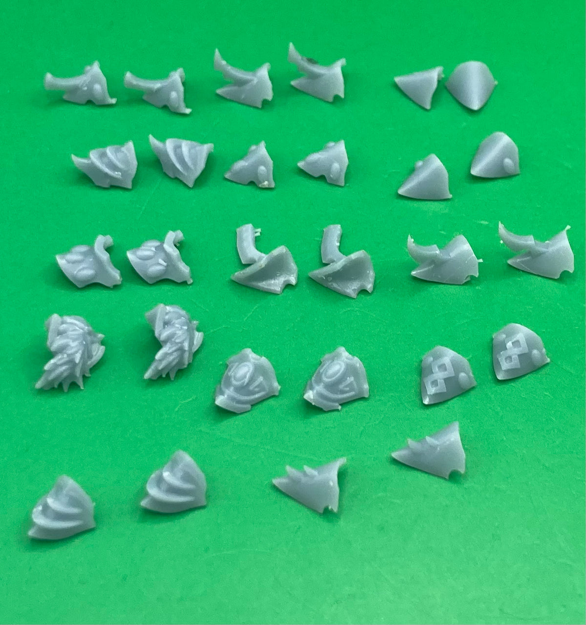 Eldarch Pauldrons, Customisation Pack - 32mm Scale (13 Variants Available) - Battle Yak