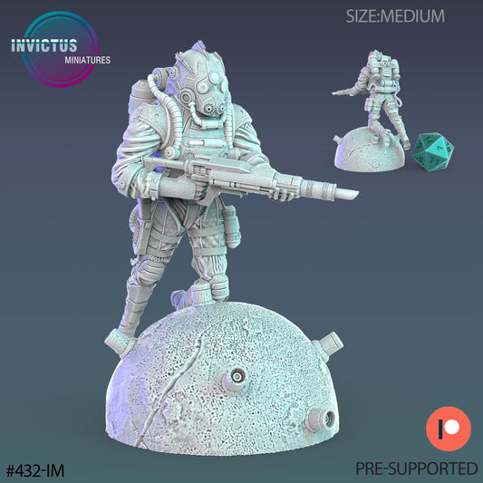 Diver Worker (3 Variants Available) - Invictus Miniatures