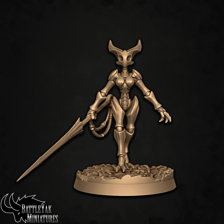 Pale Huntress, Cloaked Insectoid Beauty (2 Variants Available) - Battle Yak