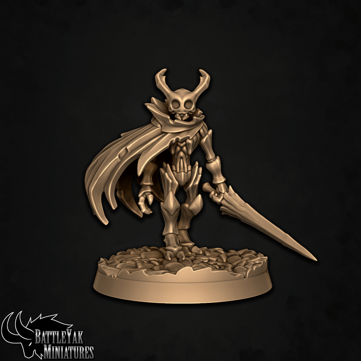 Pale Wanderer, Cloaked Insectoid Hero (3 Variants Available) - Battle Yak