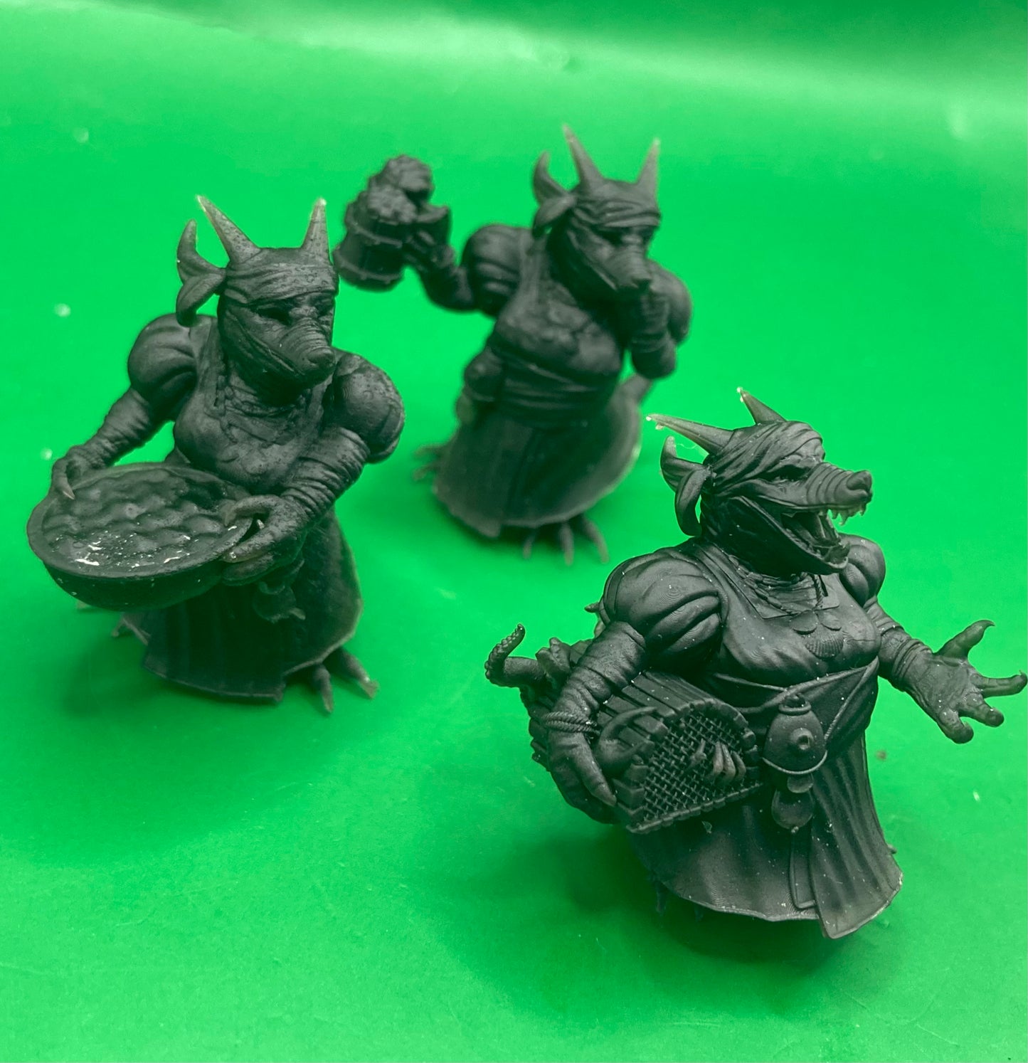 Mama Kobold Maid (3 Variants Available) - Epic Miniatures