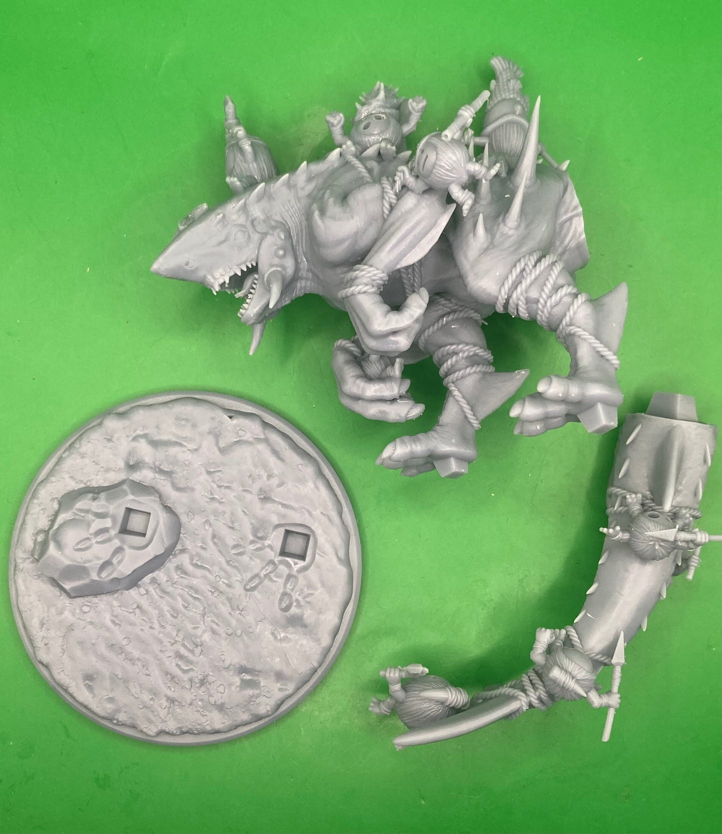 Kakamora Riding a Sharkosaurus - Dragon Trapper's Lodge