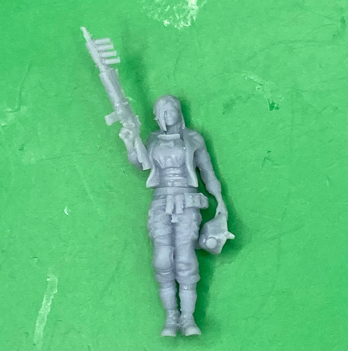 Girl, Protector of Wastelands (3 Variants Available) - Invictus Miniatures
