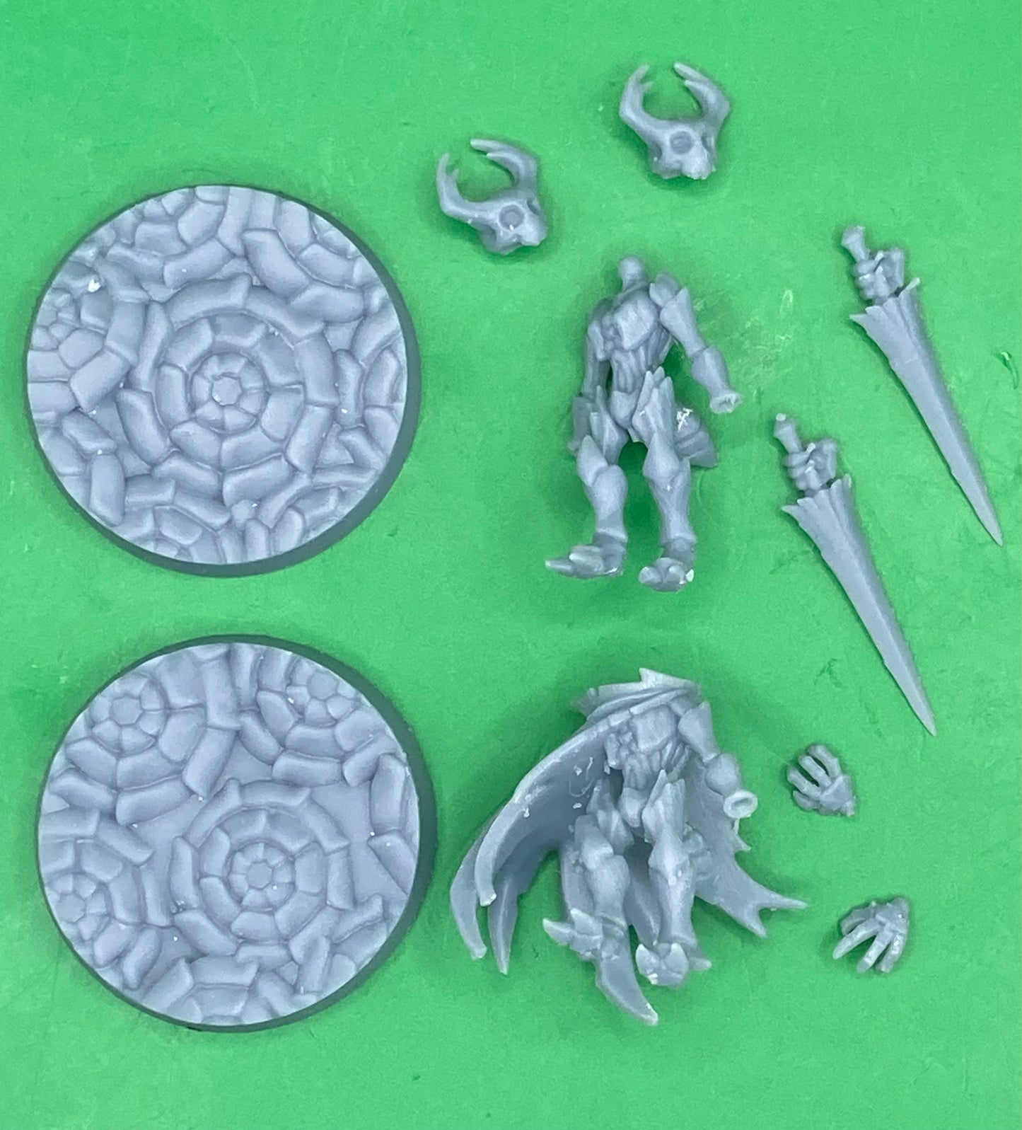 Pale Wanderer, Cloaked Insectoid Hero (3 Variants Available) - Battle Yak