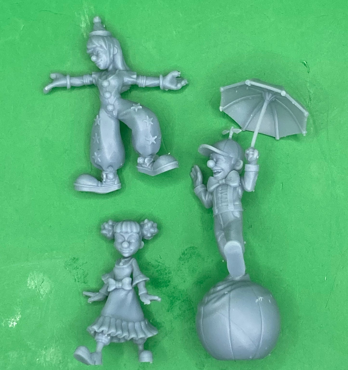 Grand Carnival Clown, Set 1 (3 Variants Available) - Epic Miniatures
