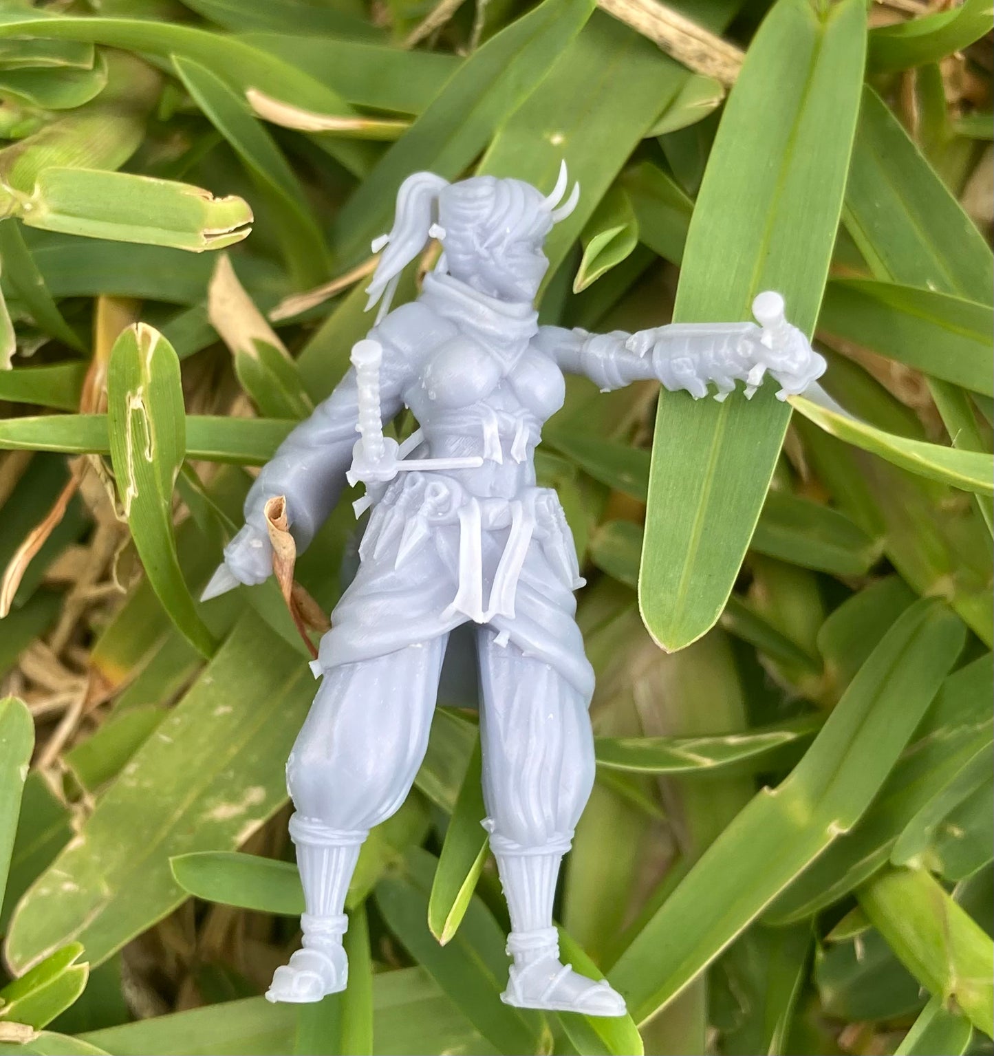 Dark Kunoichi (3 Variants Available) - Epic Miniatures