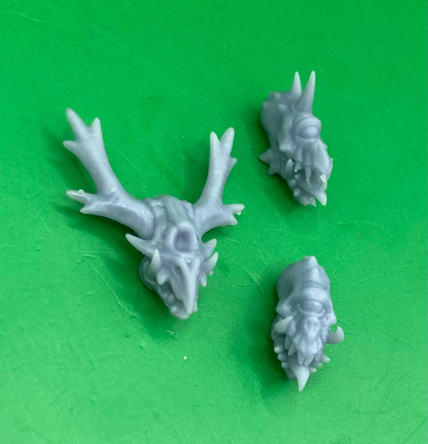 Deviaan Primeval Heads, Customisation Pack - 28mm Scale (12 Variants Available) - Battle Yak