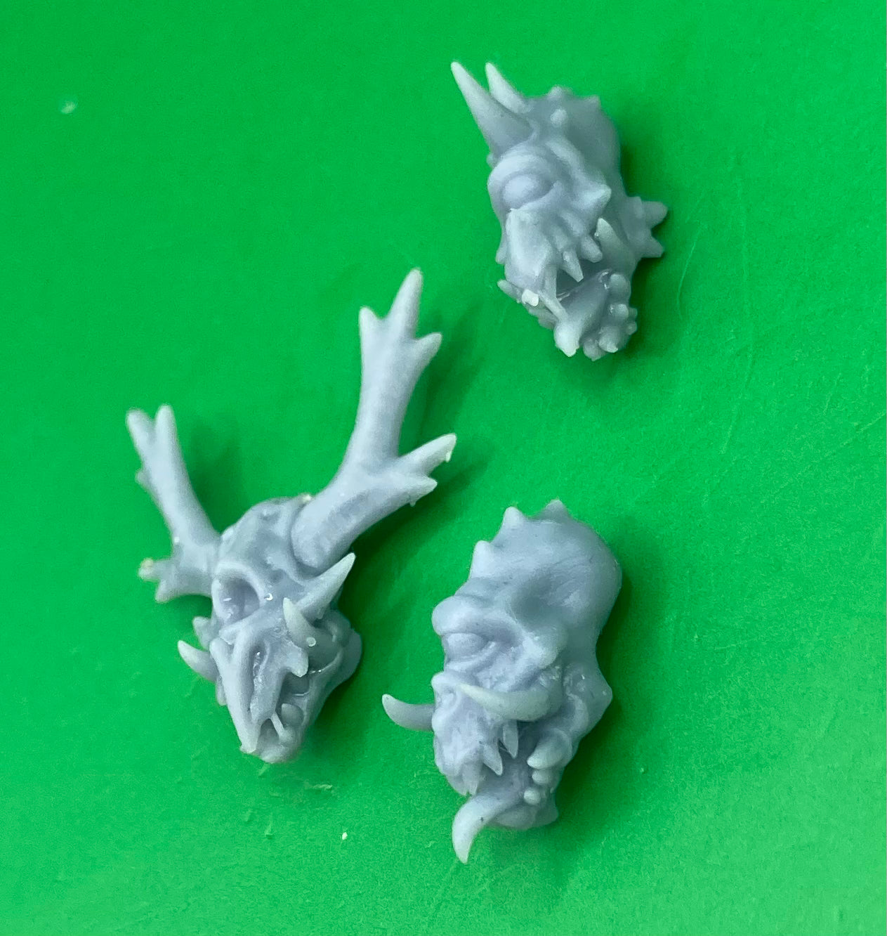 Deviaan Primeval Heads, Customisation Pack - 28mm Scale (12 Variants Available) - Battle Yak