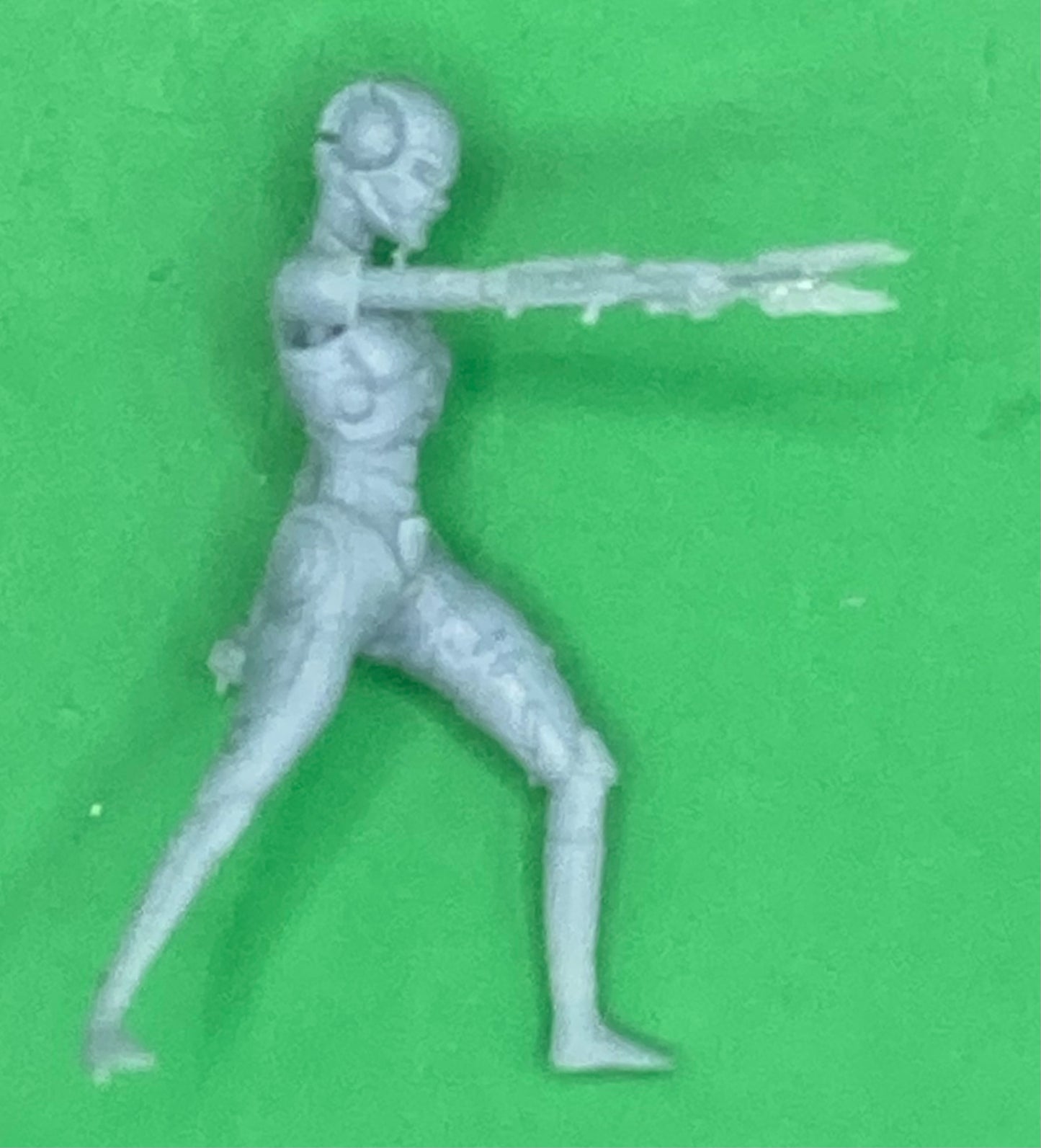 Future Robot - Female (2 Variants Available) - Invictus Miniatures