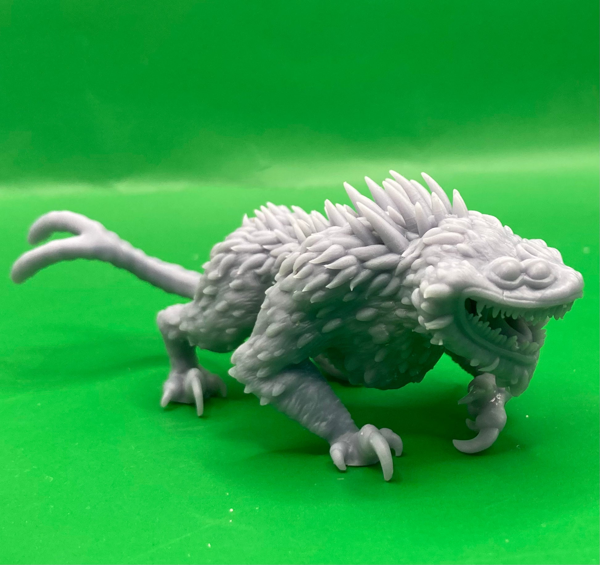 Alien Hoard Spiky Alien Lizard (3 Variants Available) - Invictus Miniatures ...