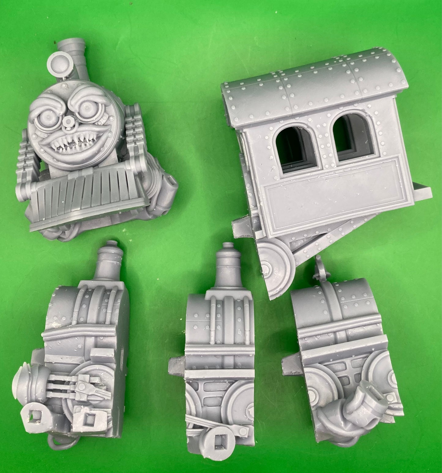 Nightmare Train (2 Variants Available) - Invictus Miniatures
