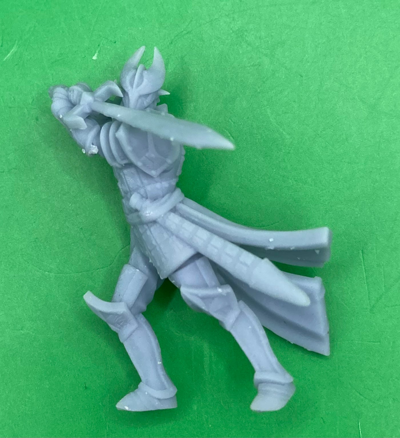 Platinum Paladin (3 Variants Available) - Epic Miniatures