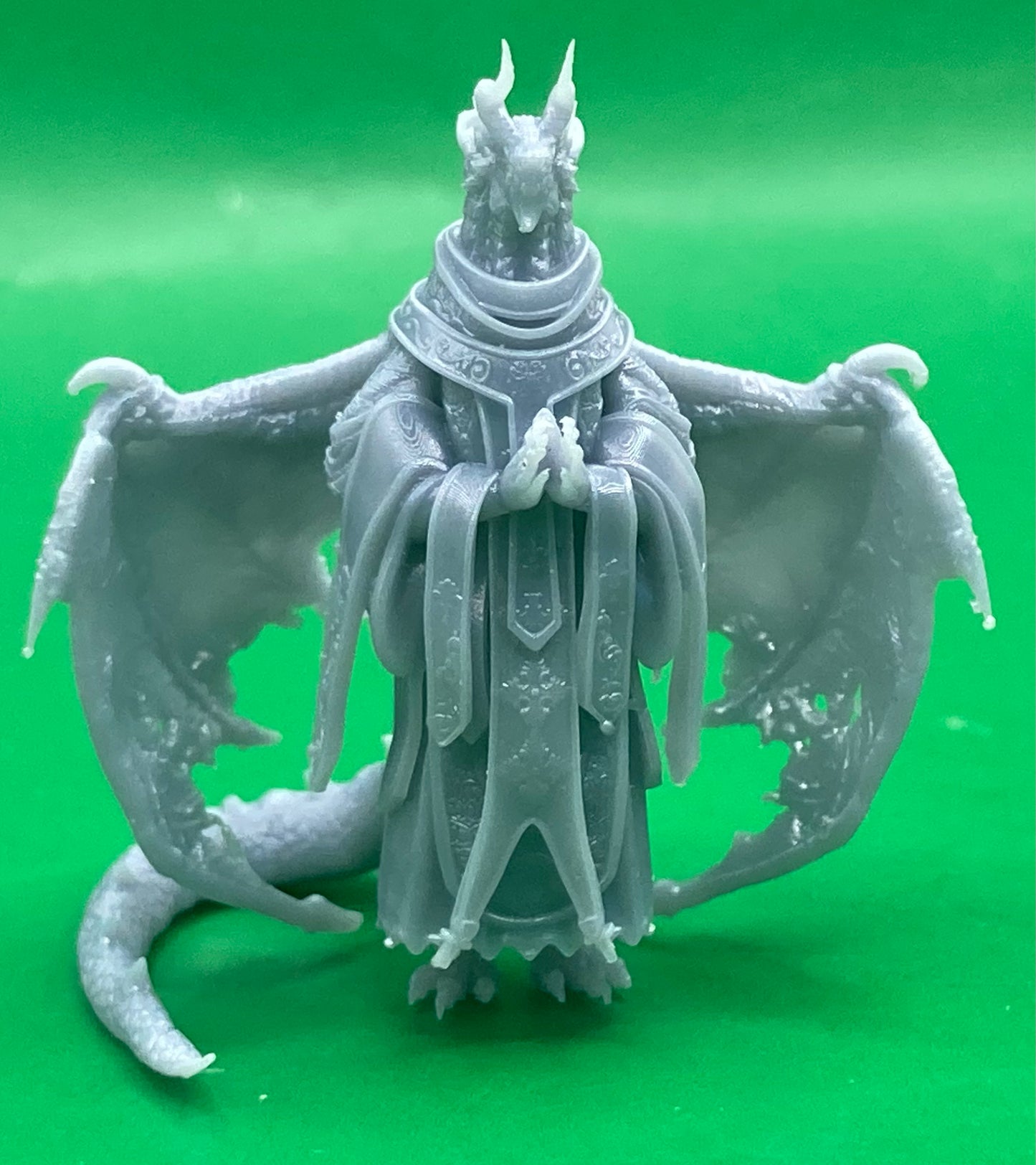 Hunters Guild Bahamut Cleric (3 Variants Available) - Epic Miniatures