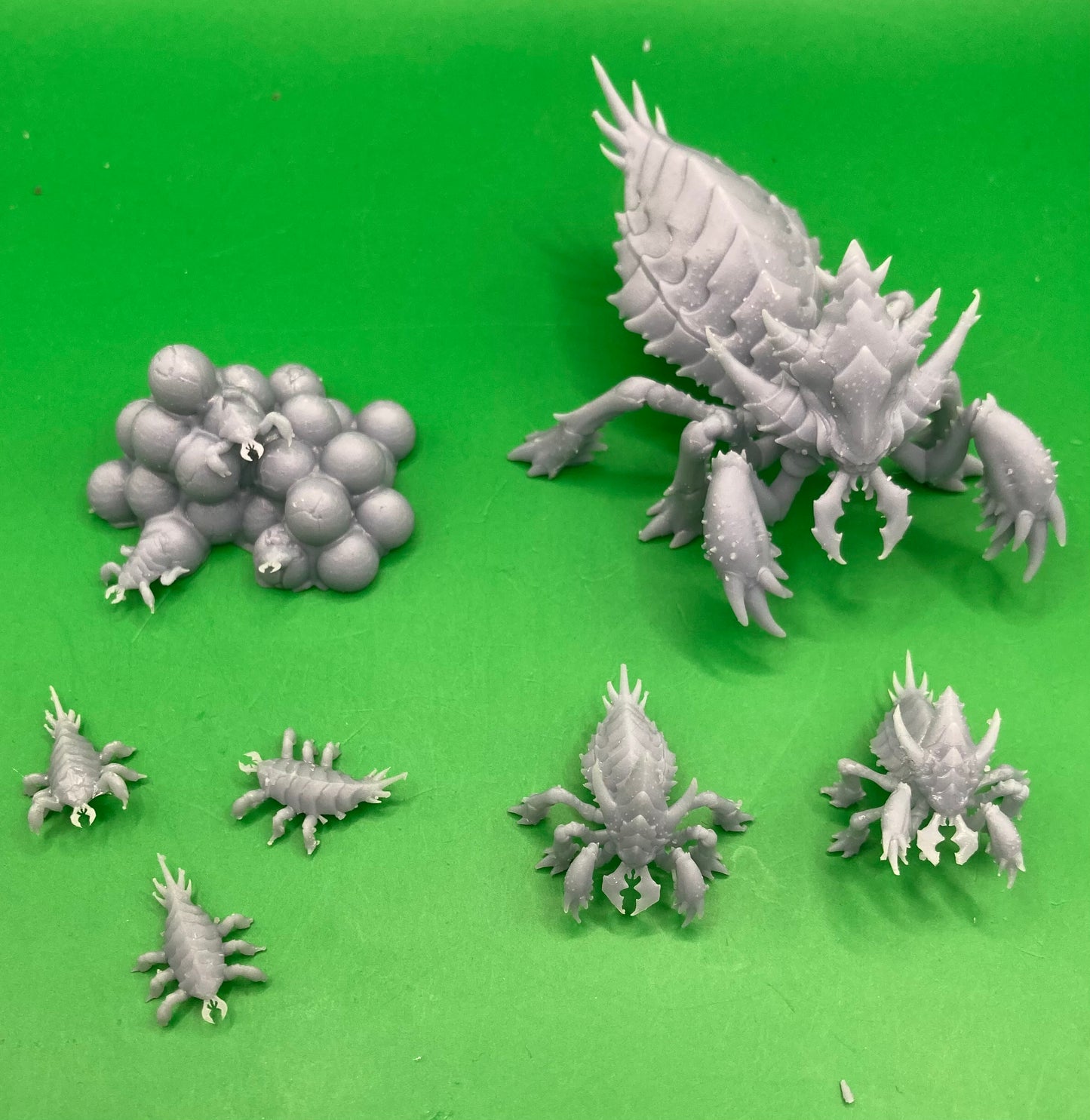 Ankheg Mother, Eggs and Young (7 Variants Available) - Epic Miniatures