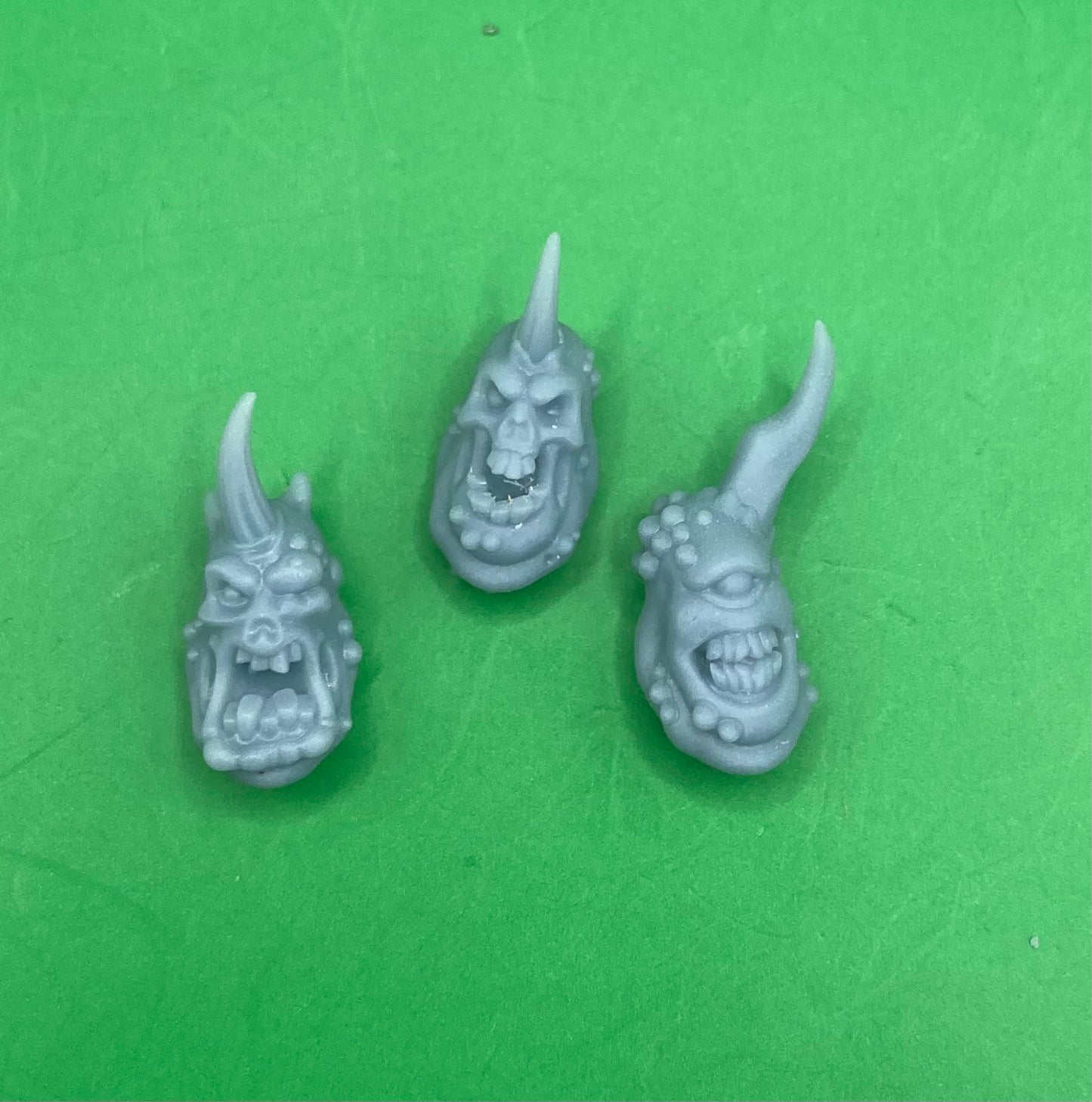 Plagueheart Defiler Heads, Customisation Pack - 32mm Scale (16 Variants Available) - Battle Yak
