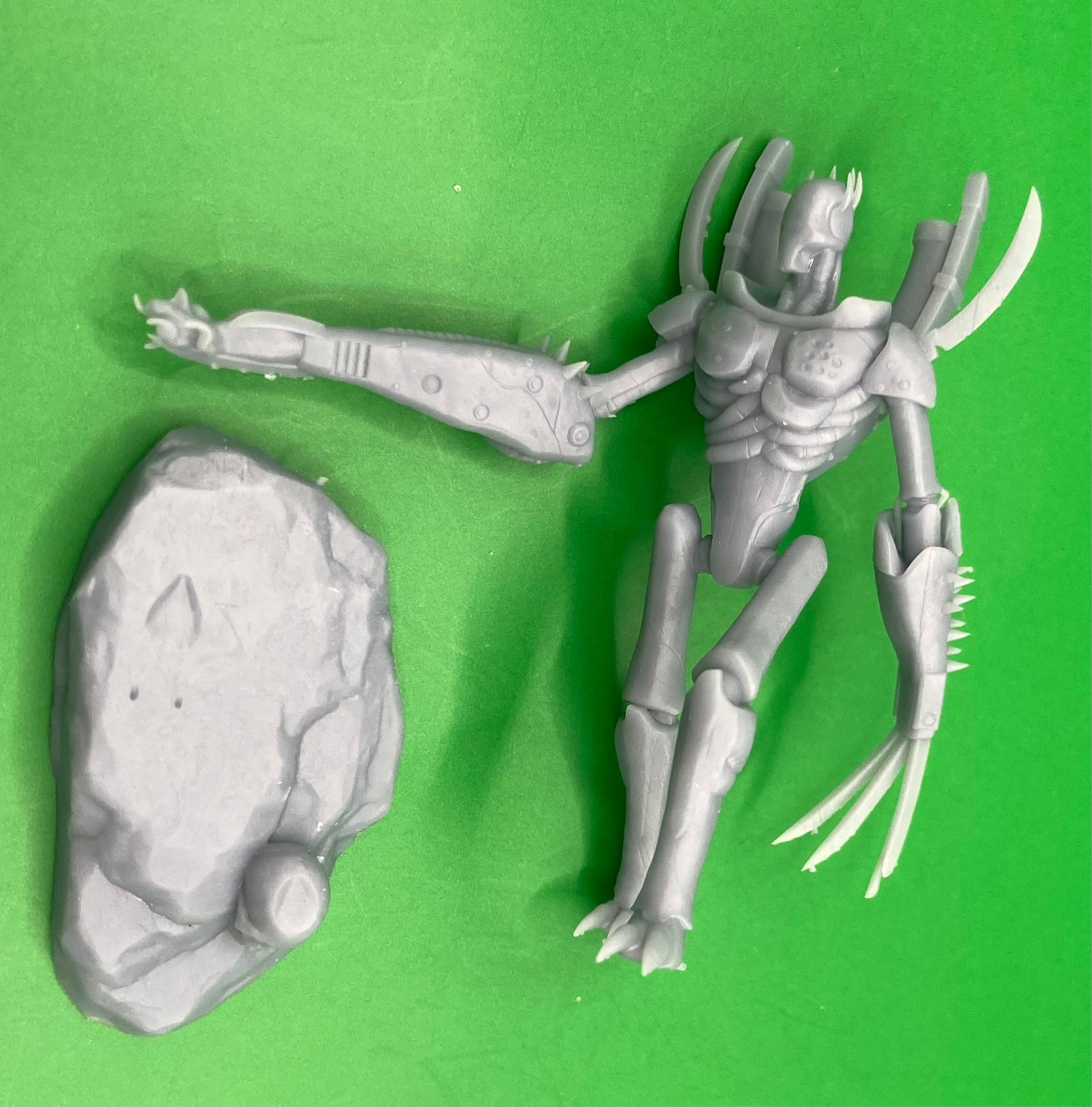 Alien Hoard Alien Robot Servant (3 Variants Available) - Invictus Miniatures ...