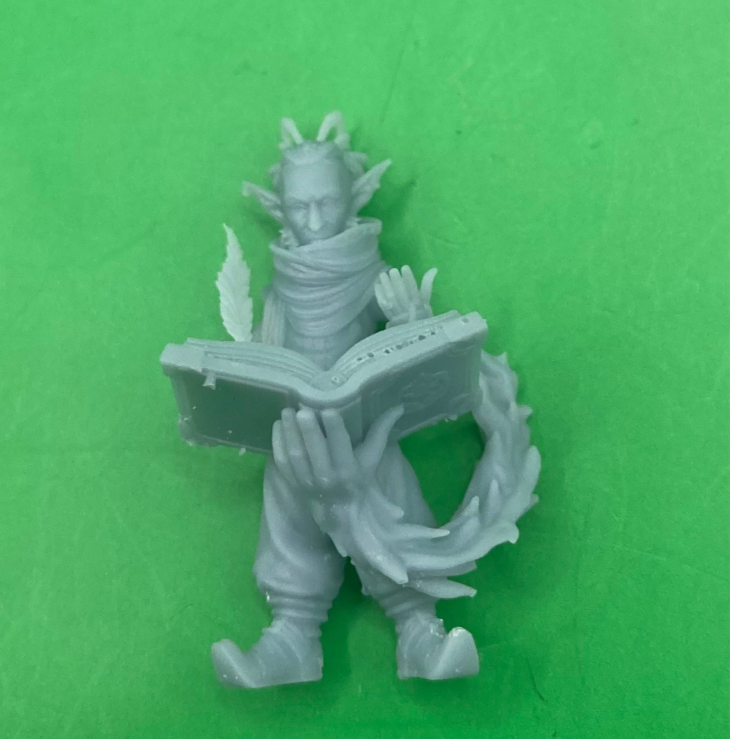 Halfling Sorcerer (3 Variants Available) - Epic Miniatures