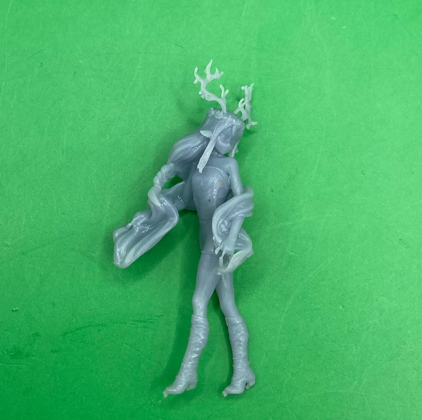 Druid Child Female (3 Variants Available) - Epic Miniatures