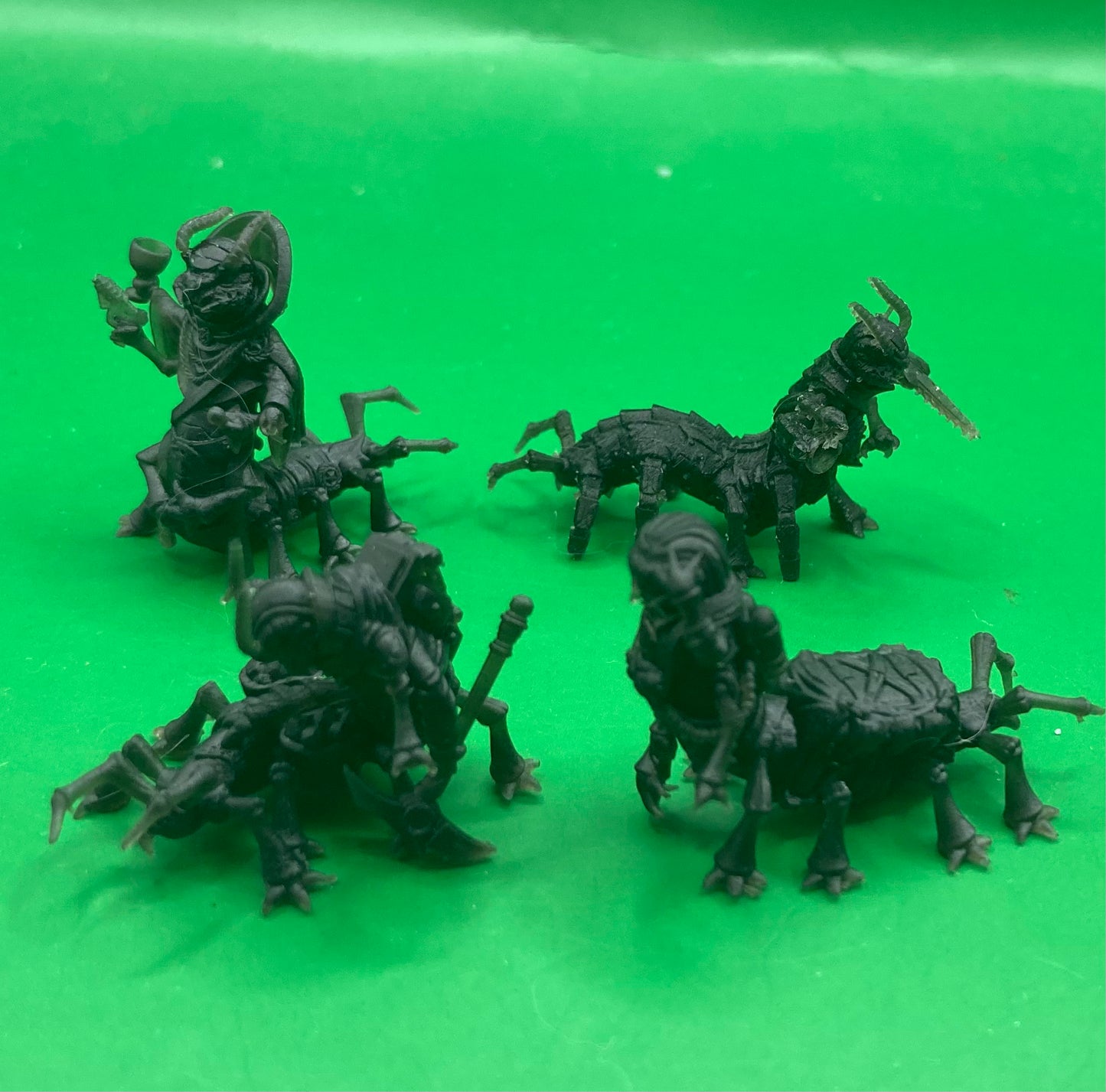 Centipede Folk Set 1 (4 Variants Available) - Invictus Miniatures