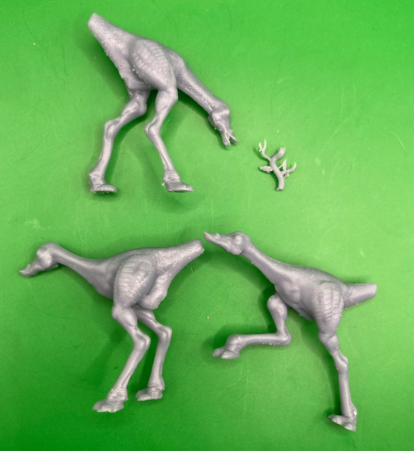 Alien Goose Dino - Wild (3 Variants Available) - Invictus Miniatures