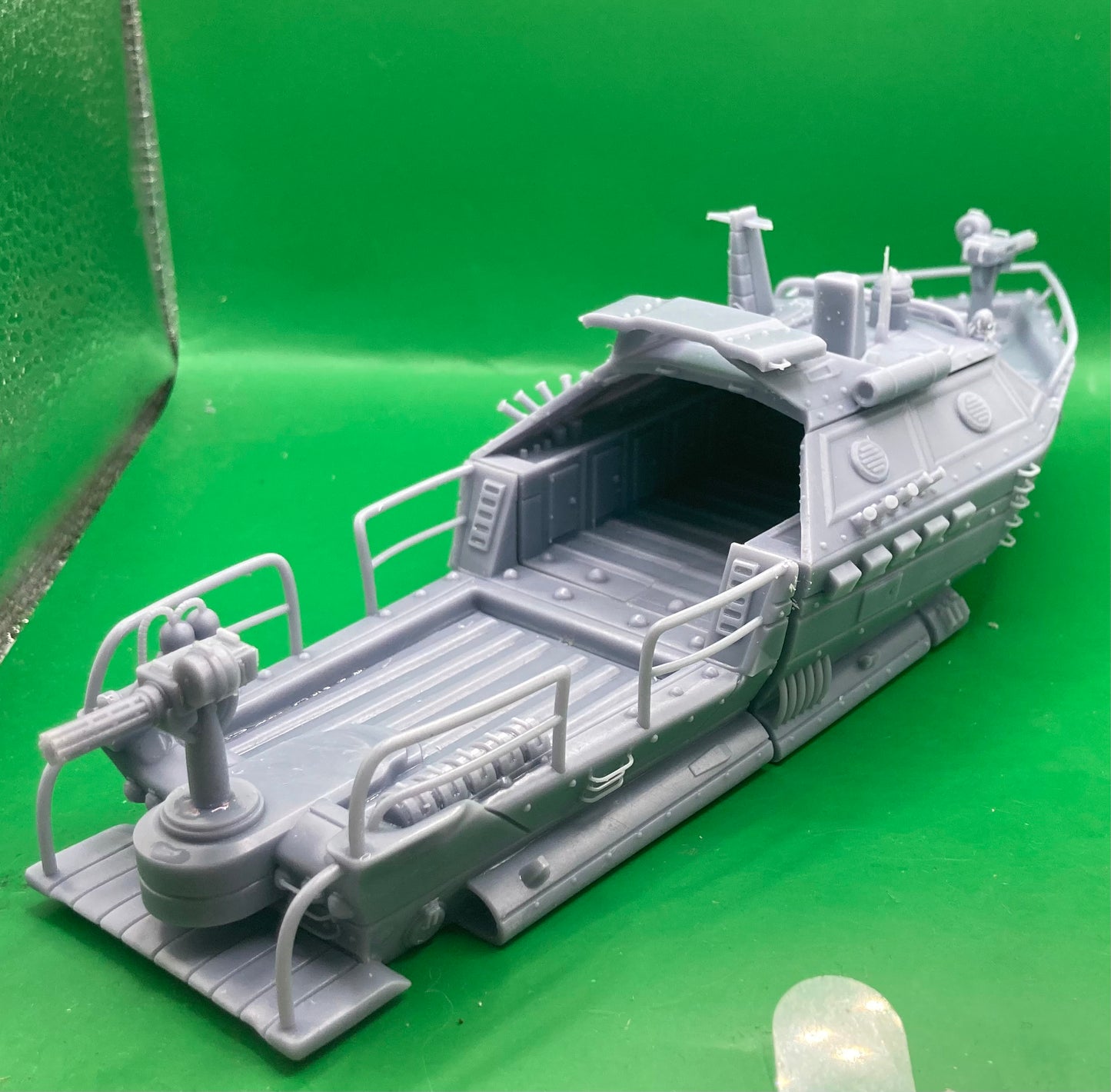 Assault Boat - Invictus Miniatures