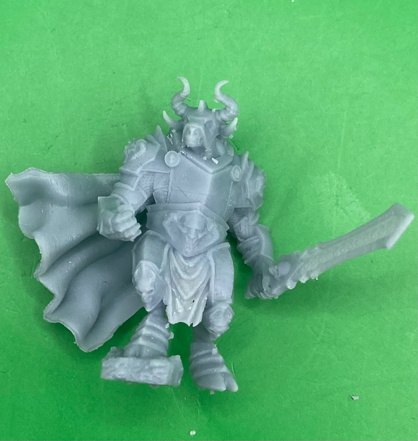 Minotaur Paladin (3 Variants Available) - Epic Miniatures