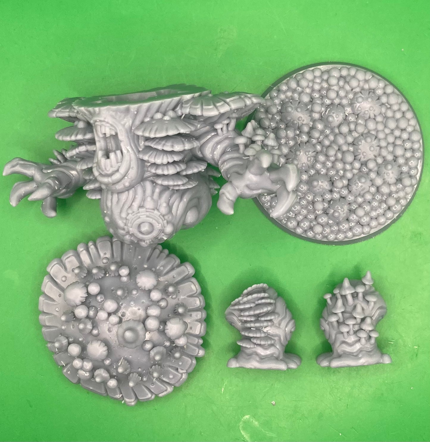 Moulderbloom Fungaren, Shrumak Sporeggoths (2 Variants Available) - Battle Yak
