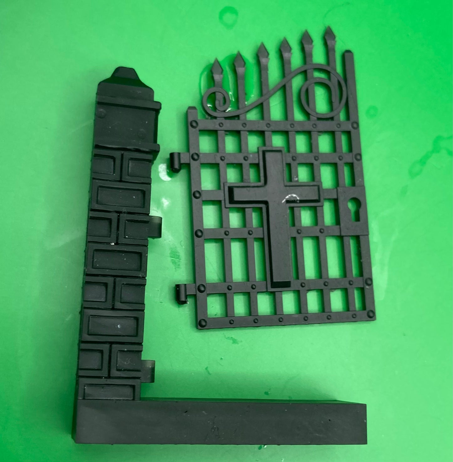 Modular Graveyard Tiles, Fences & Gates Set (OpenLock) - Epic Miniatures