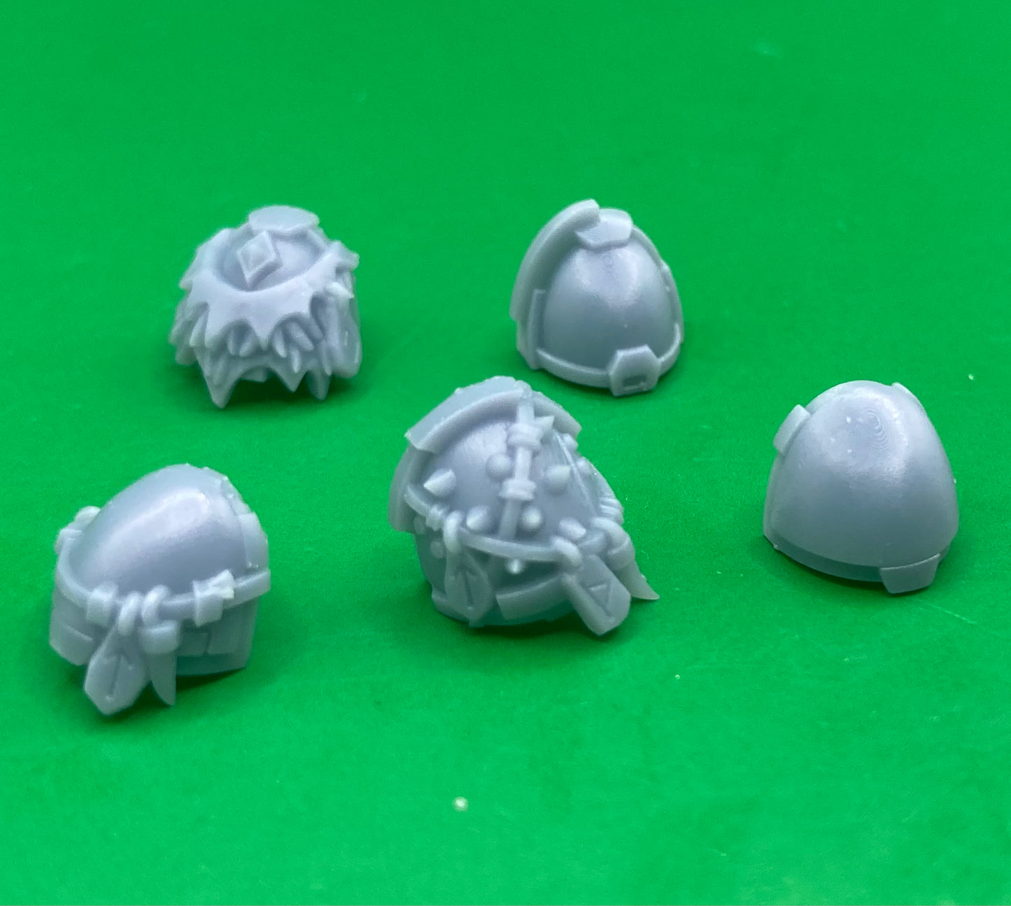 Sentinel Pauldrons, Wolves of Winter Customisation Pack - 28mm Scale (16 Variants Available) - Battle Yak